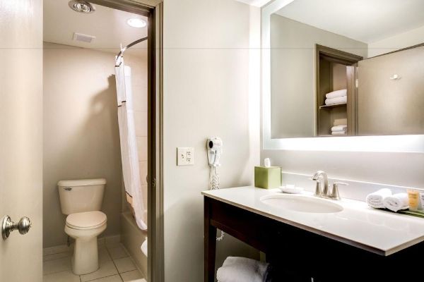 Marina & Spa Lodge Of Four Seasons Golf Resort (Village of Four Seasons)
